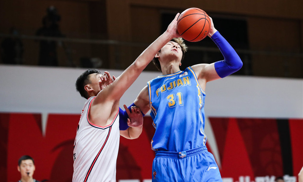 江苏队完胜骑士,王哲林扛起全队 江苏队完胜骑士,王哲林扛起全队